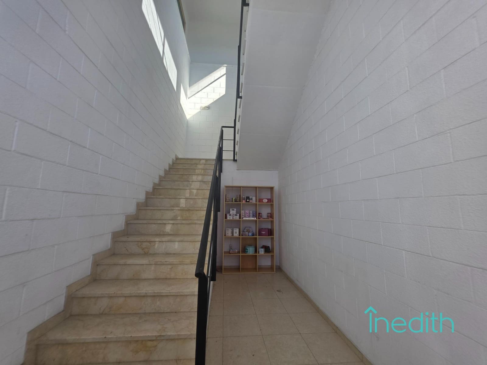 Business for rent in Cornella de Llobregat with garage - € 3,600 (Ref: 9401315)