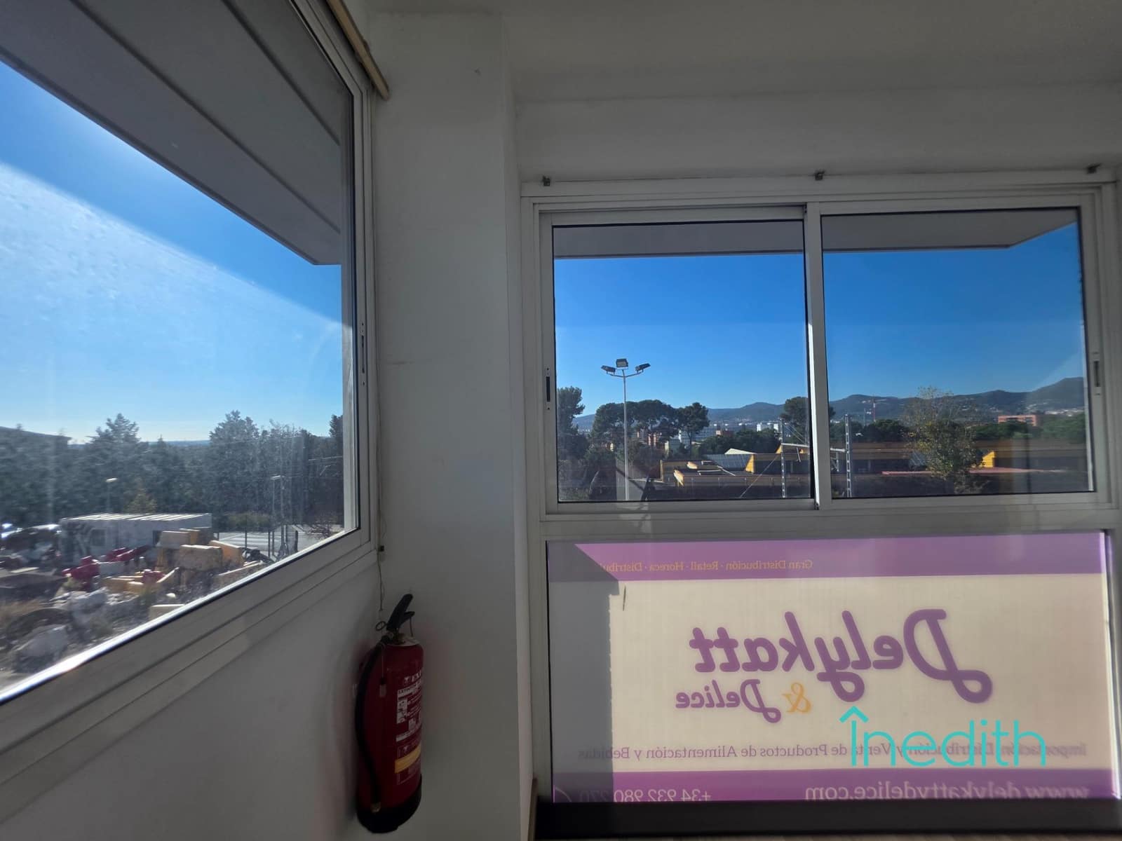 Business for rent in Cornella de Llobregat with garage - € 3,600 (Ref: 9401315)