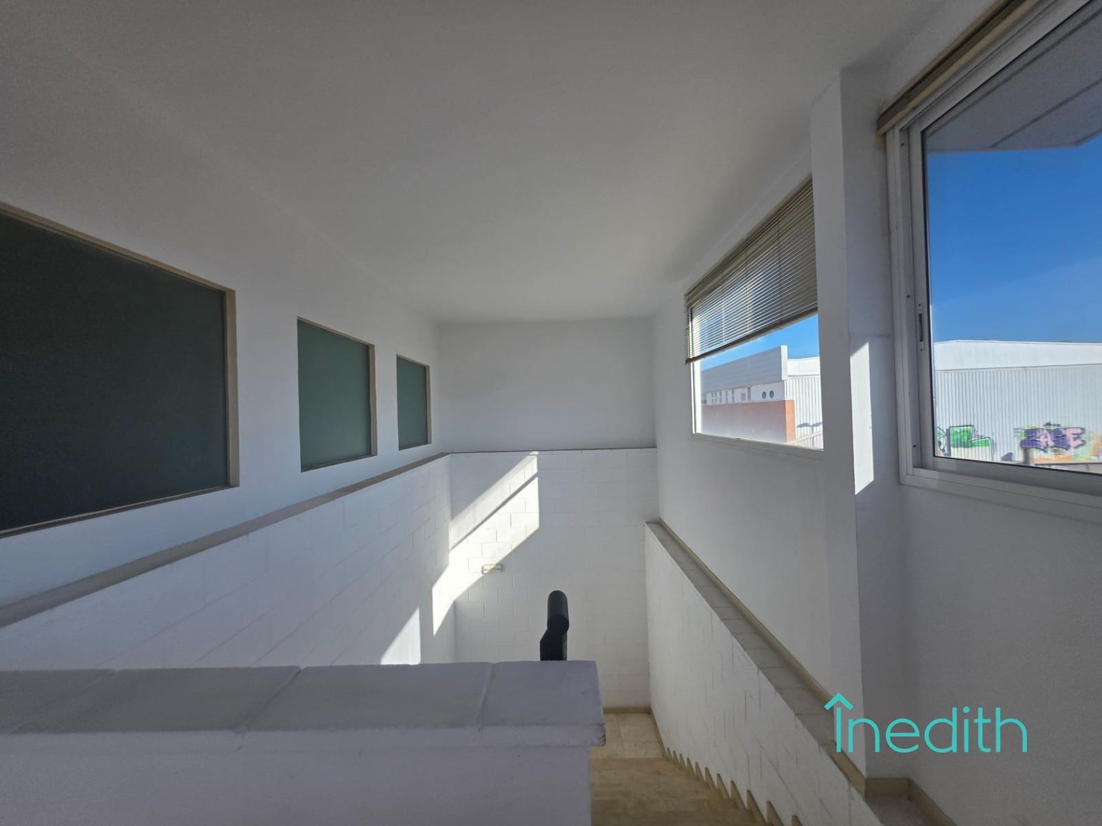 Business for rent in Cornella de Llobregat with garage - € 3,600 (Ref: 9401315)
