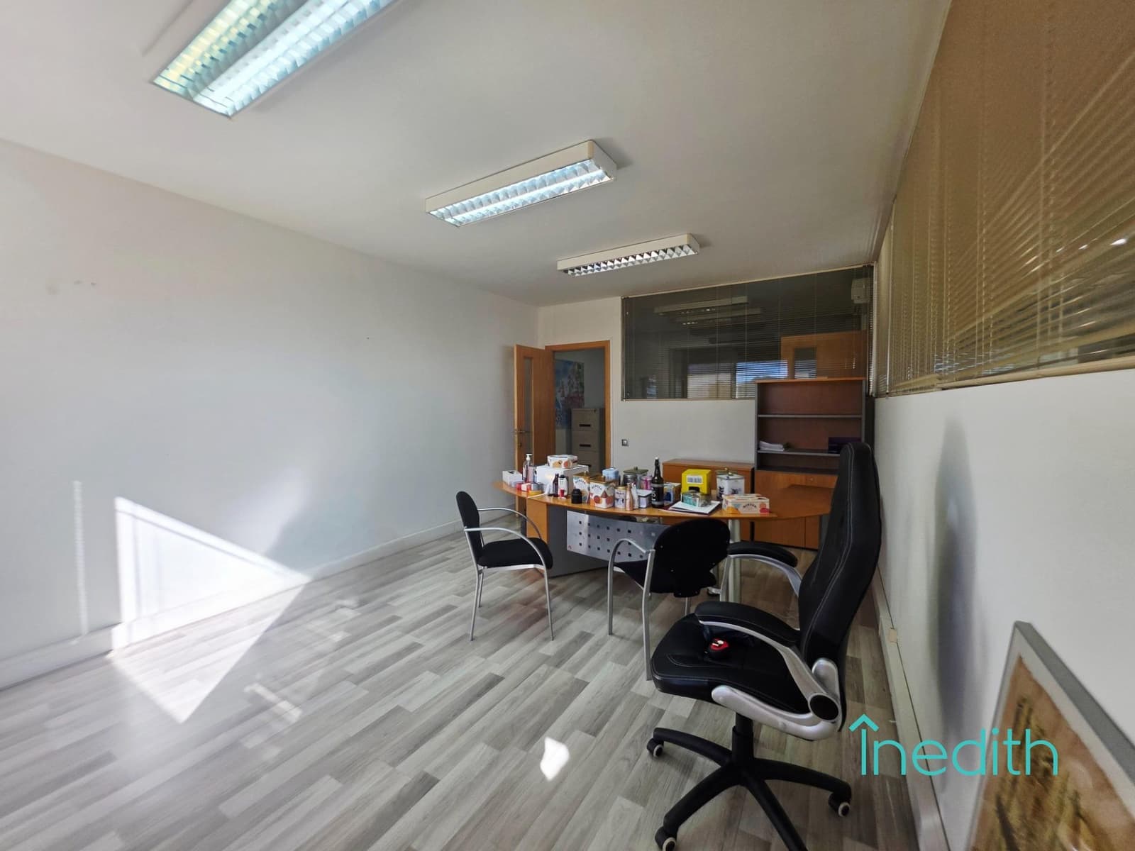 Business for rent in Cornella de Llobregat with garage - € 3,600 (Ref: 9401315)