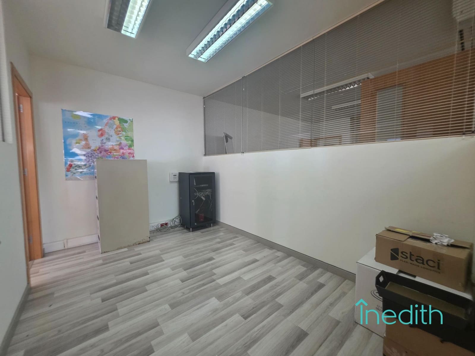 Business for rent in Cornella de Llobregat with garage - € 3,600 (Ref: 9401315)