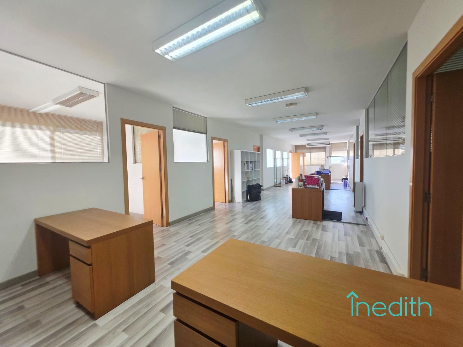 Business for rent in Cornella de Llobregat with garage - € 3,600 (Ref: 9401315)