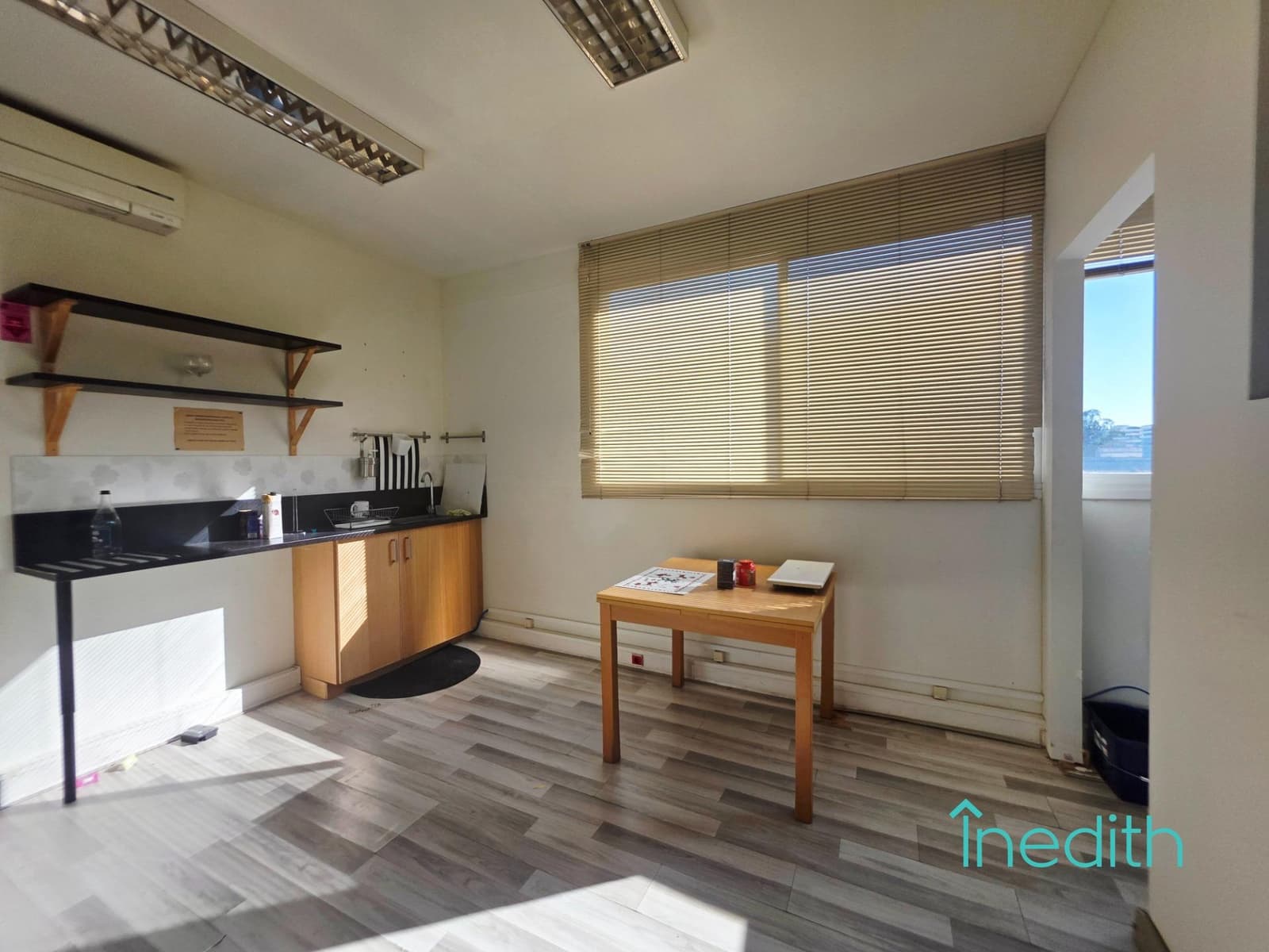 Business for rent in Cornella de Llobregat with garage - € 3,600 (Ref: 9401315)