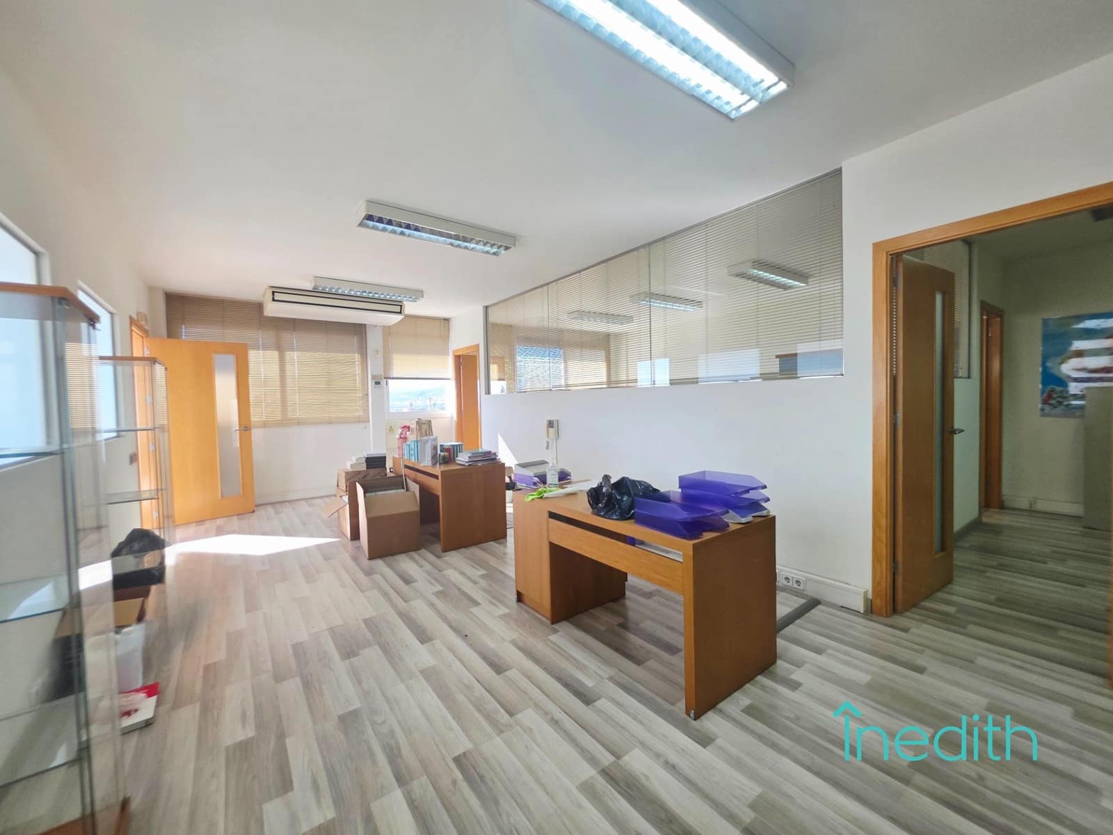 Business for rent in Cornella de Llobregat with garage - € 3,600 (Ref: 9401315)