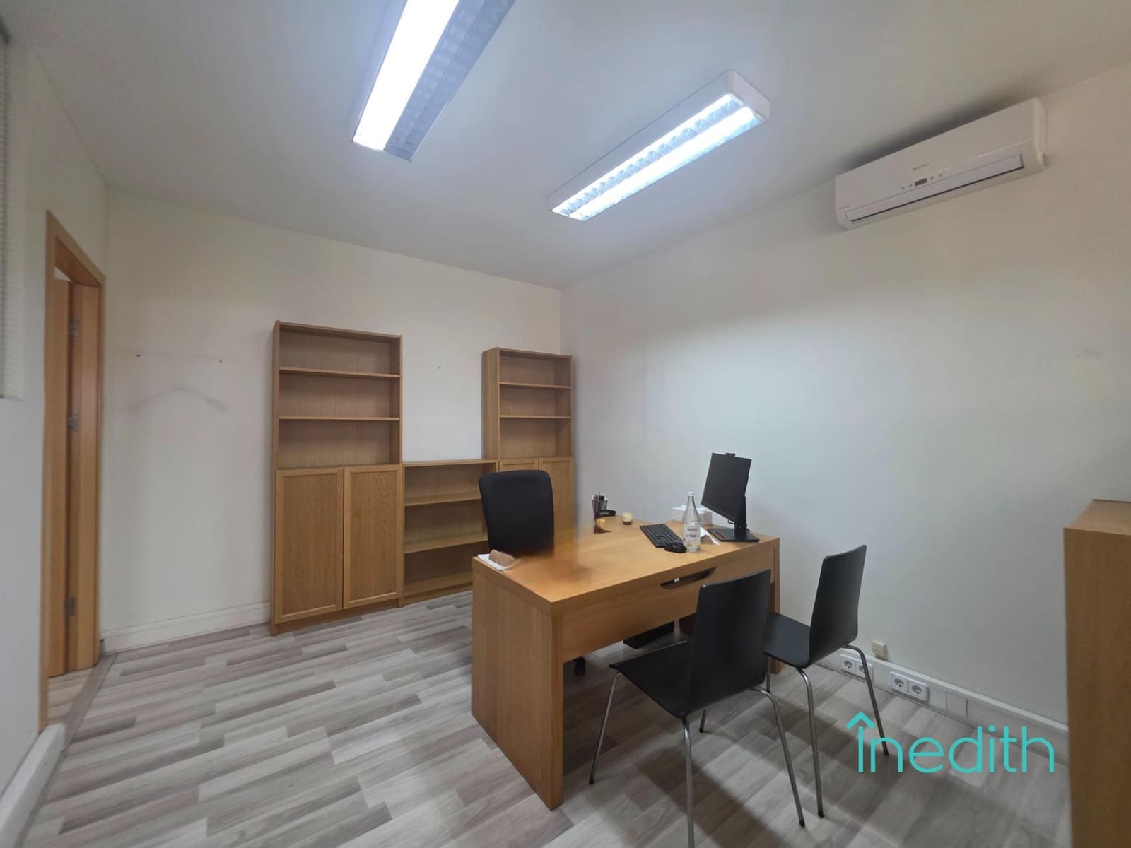 Business for rent in Cornella de Llobregat with garage - € 3,600 (Ref: 9401315)