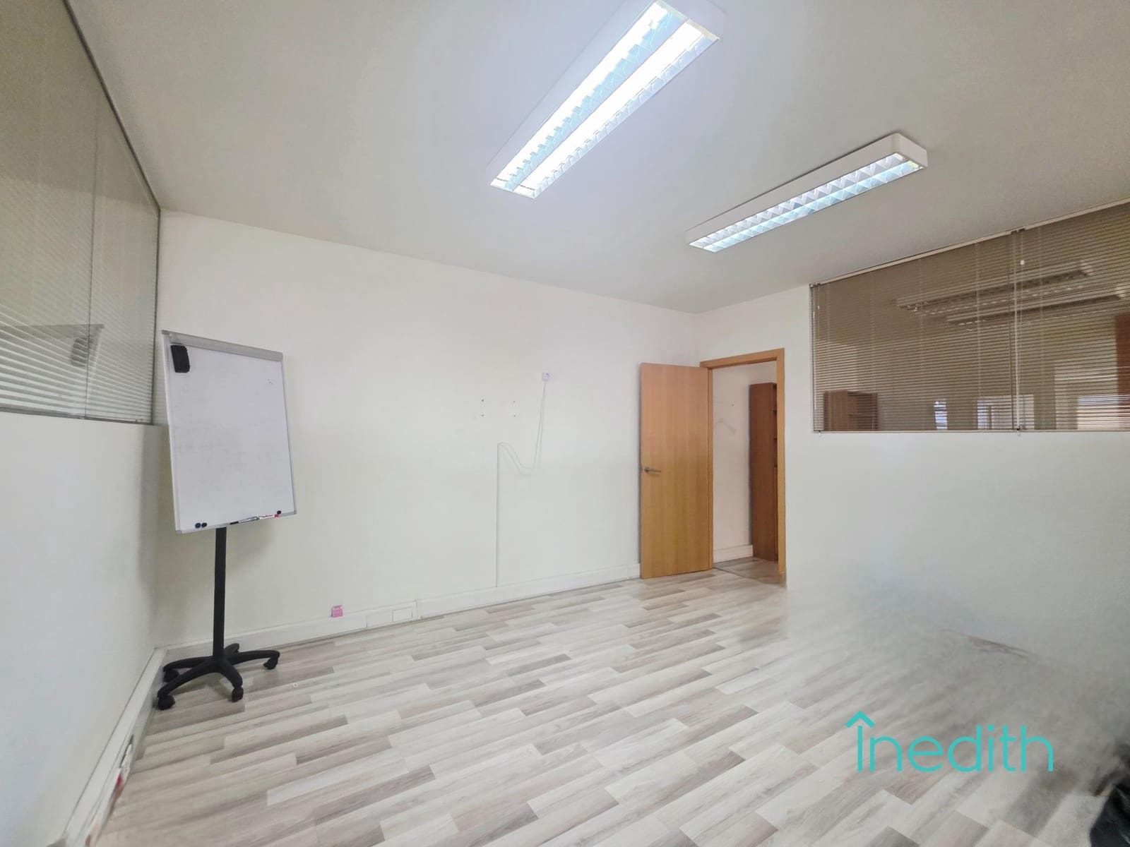 Business for rent in Cornella de Llobregat with garage - € 3,600 (Ref: 9401315)