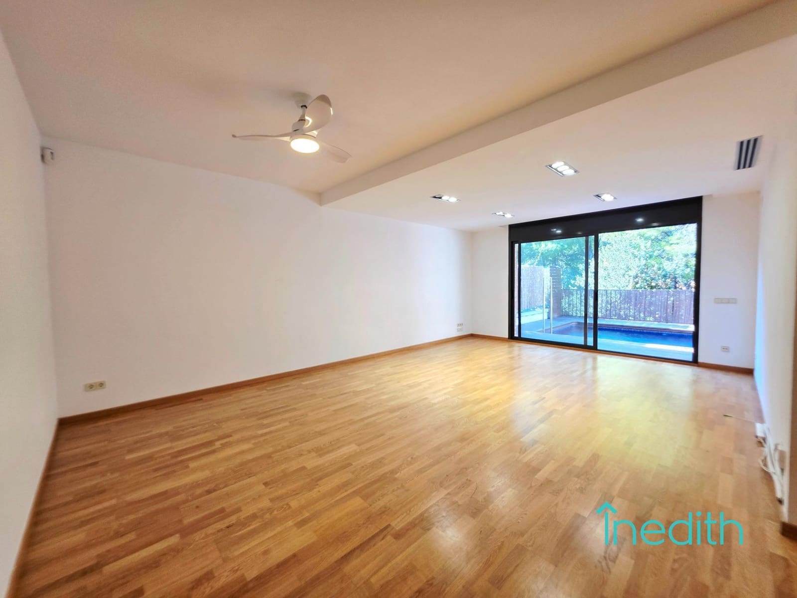 4 Zimmer Haus zu verkaufen in Les Botigues de Sitges mit Pool Garage - 950.000 € (Ref: 9417872)