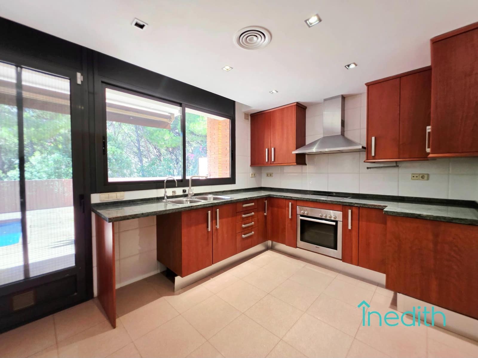 4 Zimmer Haus zu verkaufen in Les Botigues de Sitges mit Pool Garage - 950.000 € (Ref: 9417872)