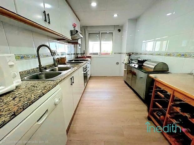 3 makuuhuone Asunto myytävänä paikassa Cubelles mukana 
autotalli - 330 000 € (Ref: 9456443)