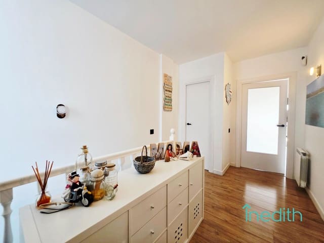 3 soverom Rekkehus til salgs i Vilanova i la Geltrú med svømmebasseng garasje - € 399 000 (Ref: 9509101)