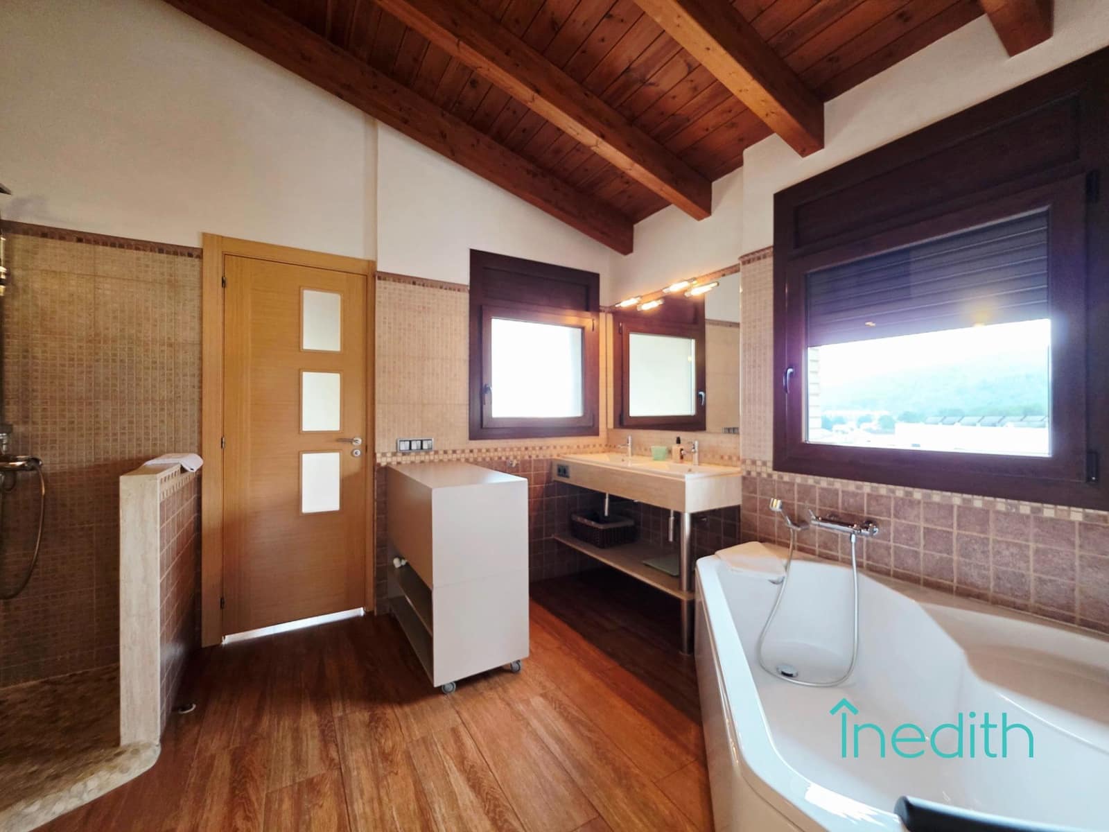 4 Zimmer Villa zu verkaufen in Canyelles mit Pool Garage - 670.000 € (Ref: 9513523)