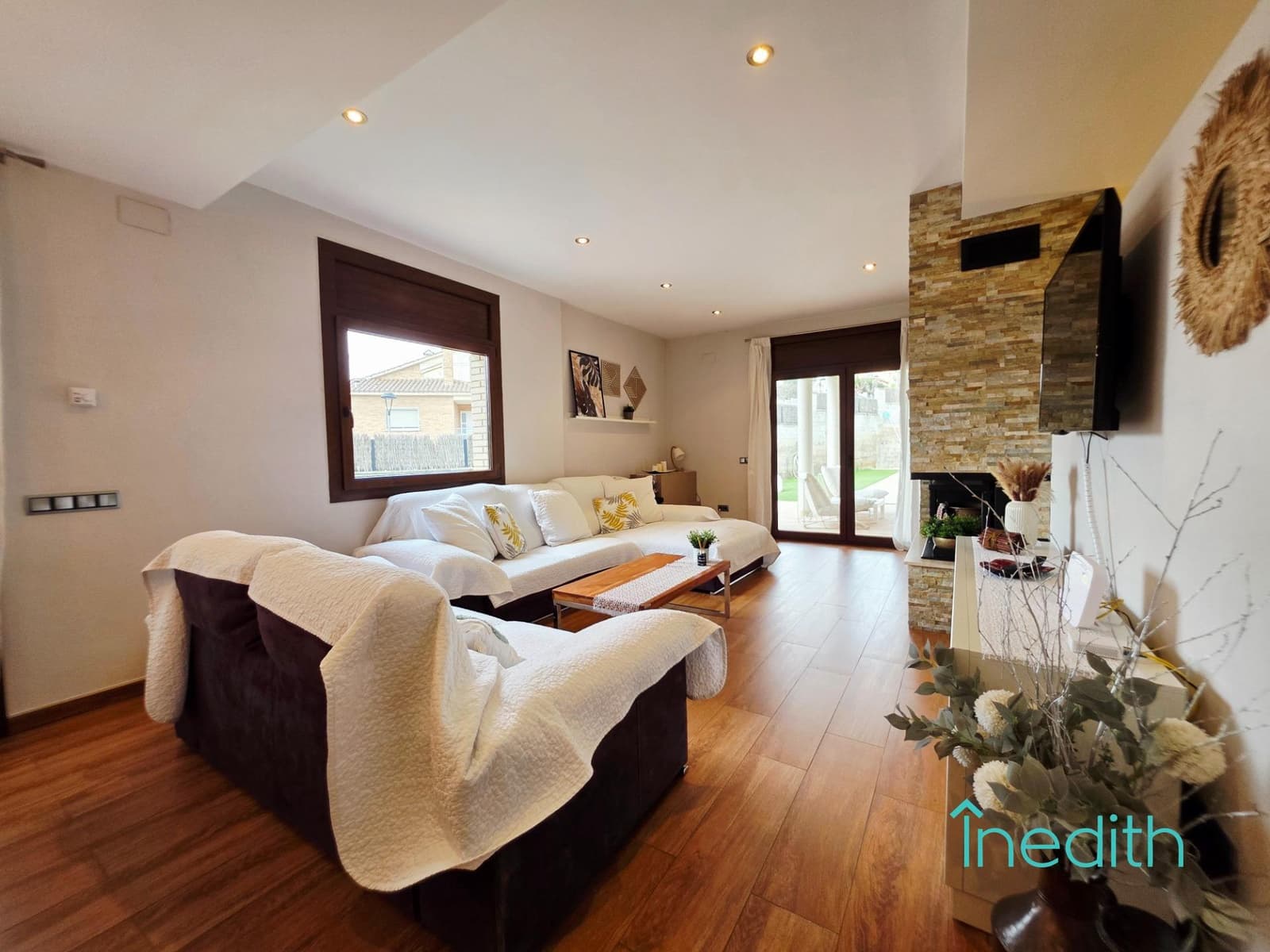 4 Zimmer Villa zu verkaufen in Canyelles mit Pool Garage - 670.000 € (Ref: 9513523)