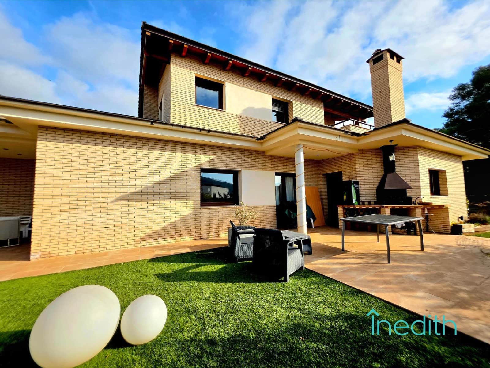 4 Zimmer Villa zu verkaufen in Canyelles mit Pool Garage - 670.000 € (Ref: 9513523)