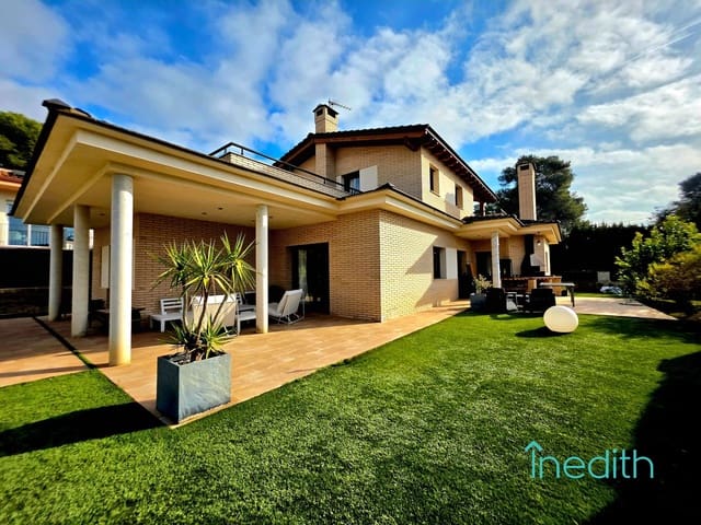 4 Zimmer Villa zu verkaufen in Canyelles mit Pool Garage - 670.000 € (Ref: 9513523)