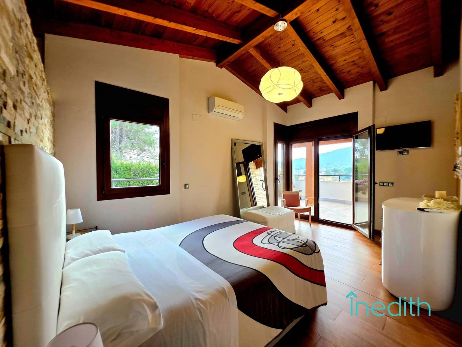 4 Zimmer Villa zu verkaufen in Canyelles mit Pool Garage - 670.000 € (Ref: 9513523)