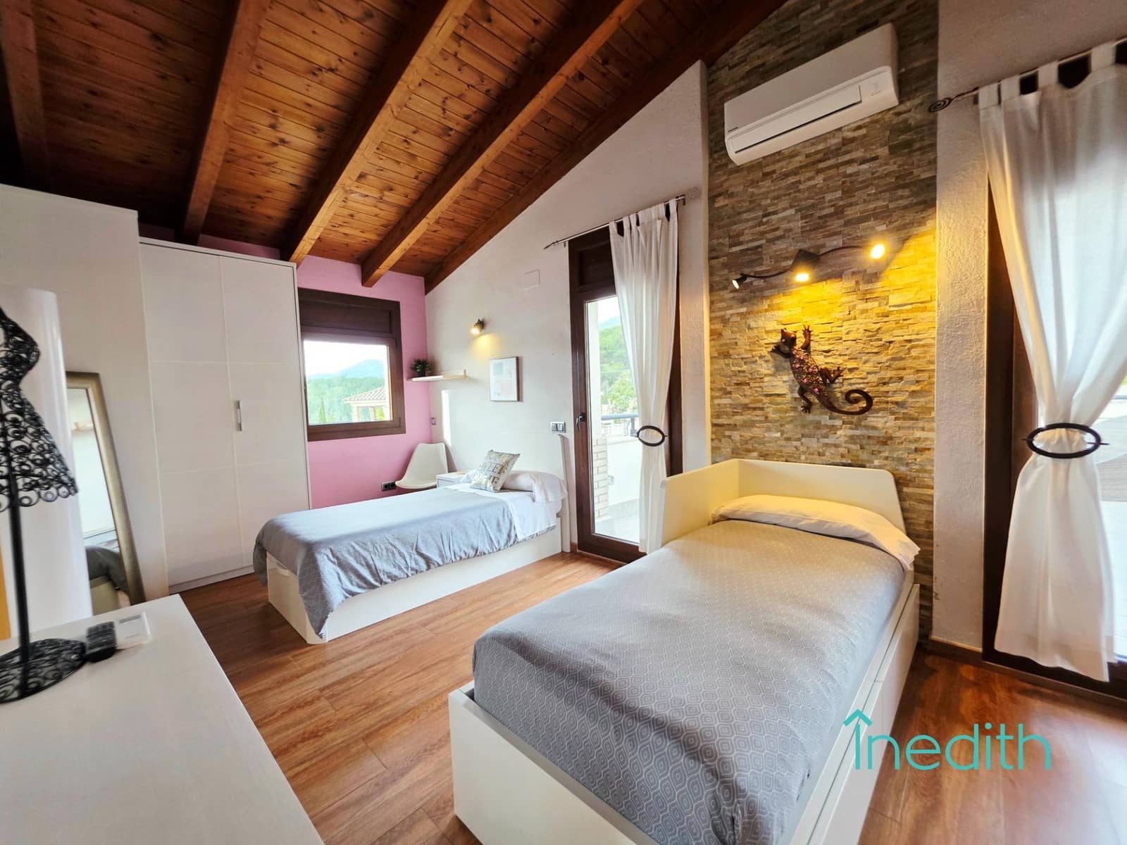 4 Zimmer Villa zu verkaufen in Canyelles mit Pool Garage - 670.000 € (Ref: 9513523)