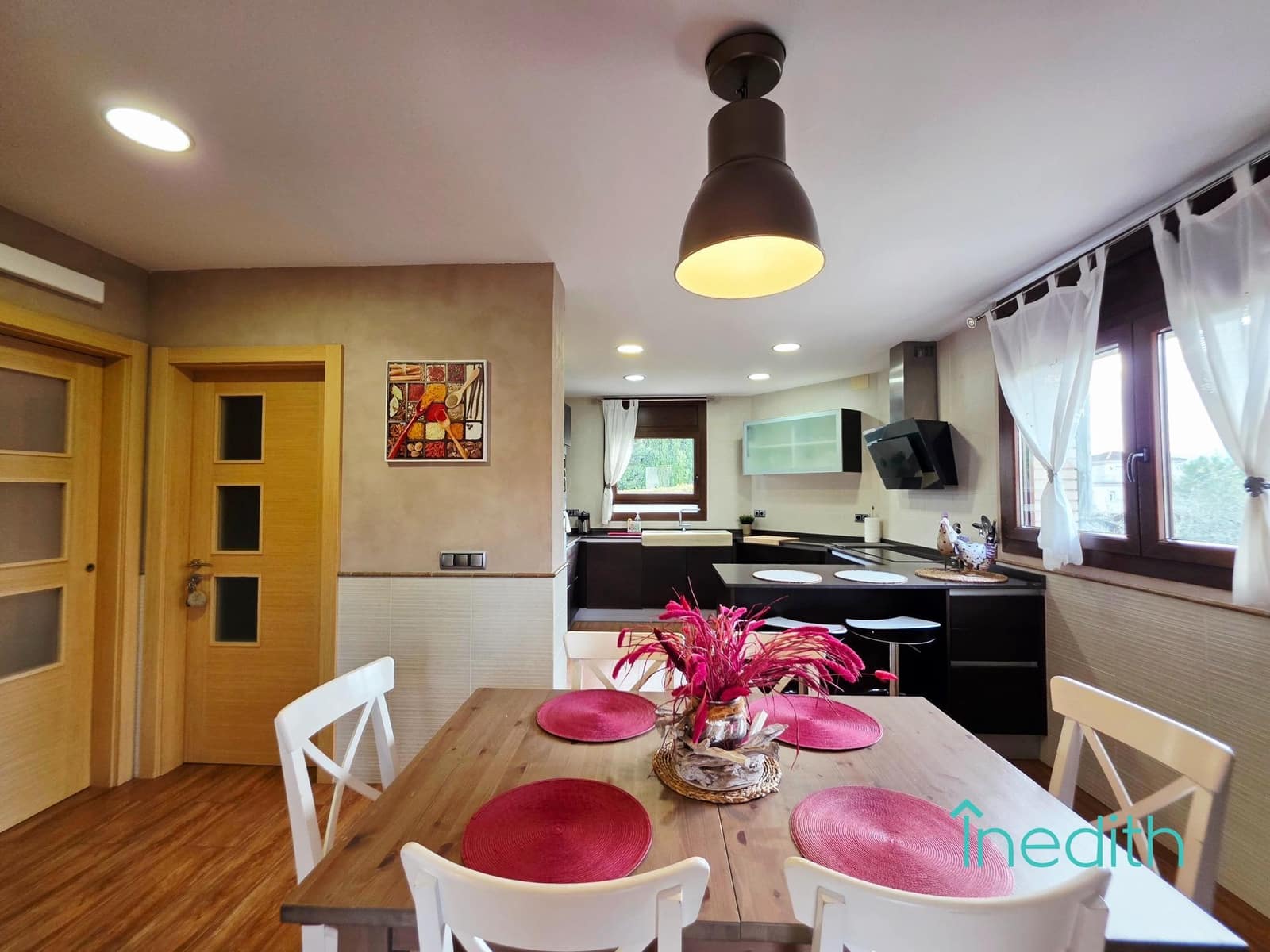 4 Zimmer Villa zu verkaufen in Canyelles mit Pool Garage - 670.000 € (Ref: 9513523)