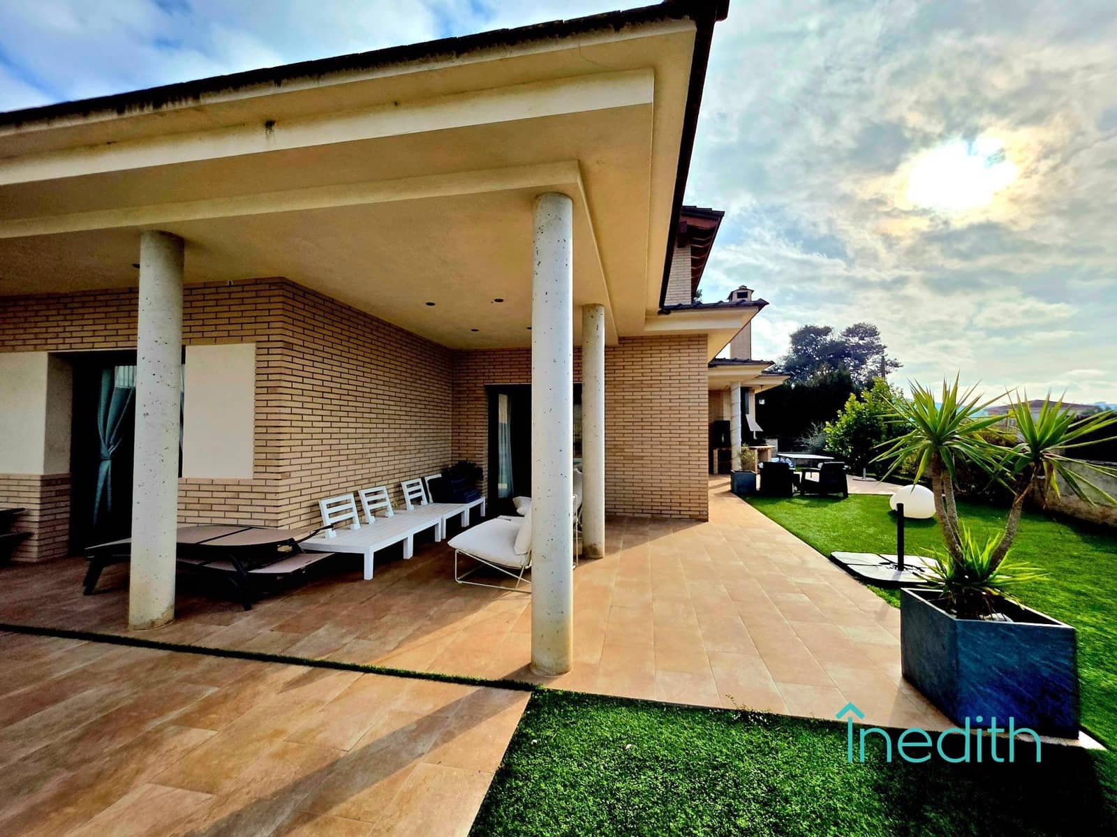 4 Zimmer Villa zu verkaufen in Canyelles mit Pool Garage - 670.000 € (Ref: 9513523)