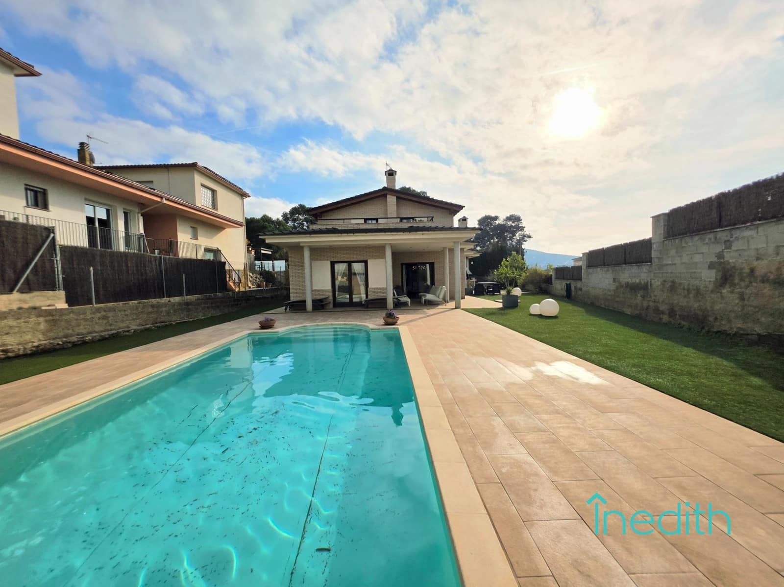 4 Zimmer Villa zu verkaufen in Canyelles mit Pool Garage - 670.000 € (Ref: 9513523)