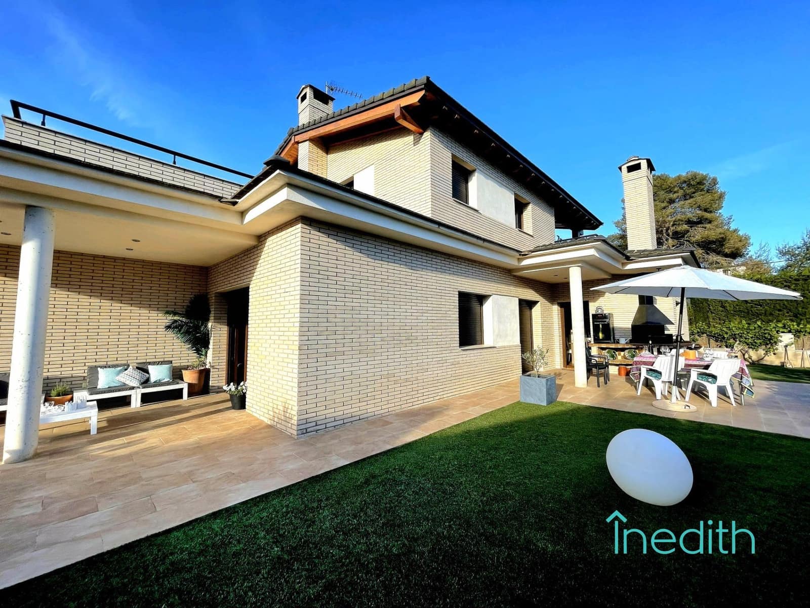 4 Zimmer Villa zu verkaufen in Canyelles mit Pool Garage - 670.000 € (Ref: 9513523)