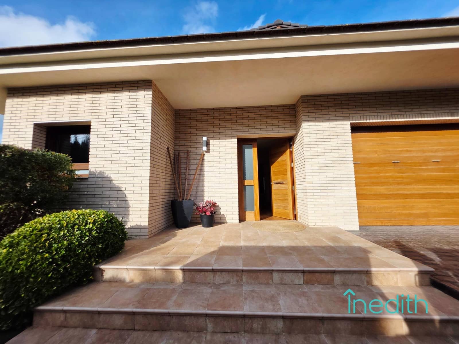 4 Zimmer Villa zu verkaufen in Canyelles mit Pool Garage - 670.000 € (Ref: 9513523)