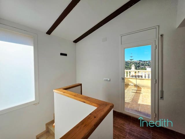 4 sypialnia Willa na sprzedaż w Canyelles z basenem garażem - 370 000 € (Ref: 9571347)