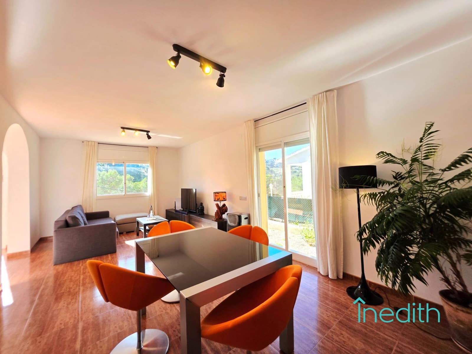 4 sypialnia Willa na sprzedaż w Canyelles z basenem garażem - 370 000 € (Ref: 9571347)