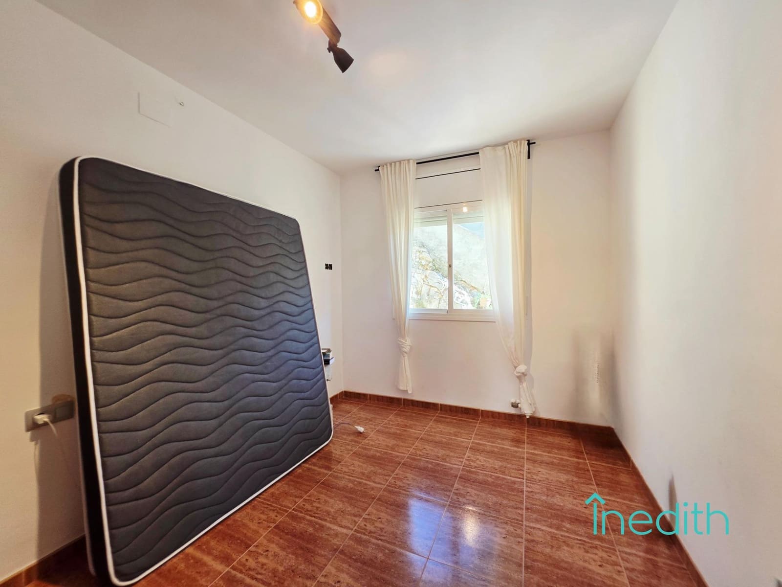 4 sypialnia Willa na sprzedaż w Canyelles z basenem garażem - 370 000 € (Ref: 9571347)