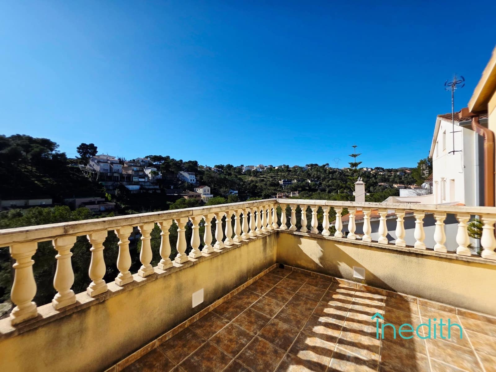 4 sypialnia Willa na sprzedaż w Canyelles z basenem garażem - 370 000 € (Ref: 9571347)