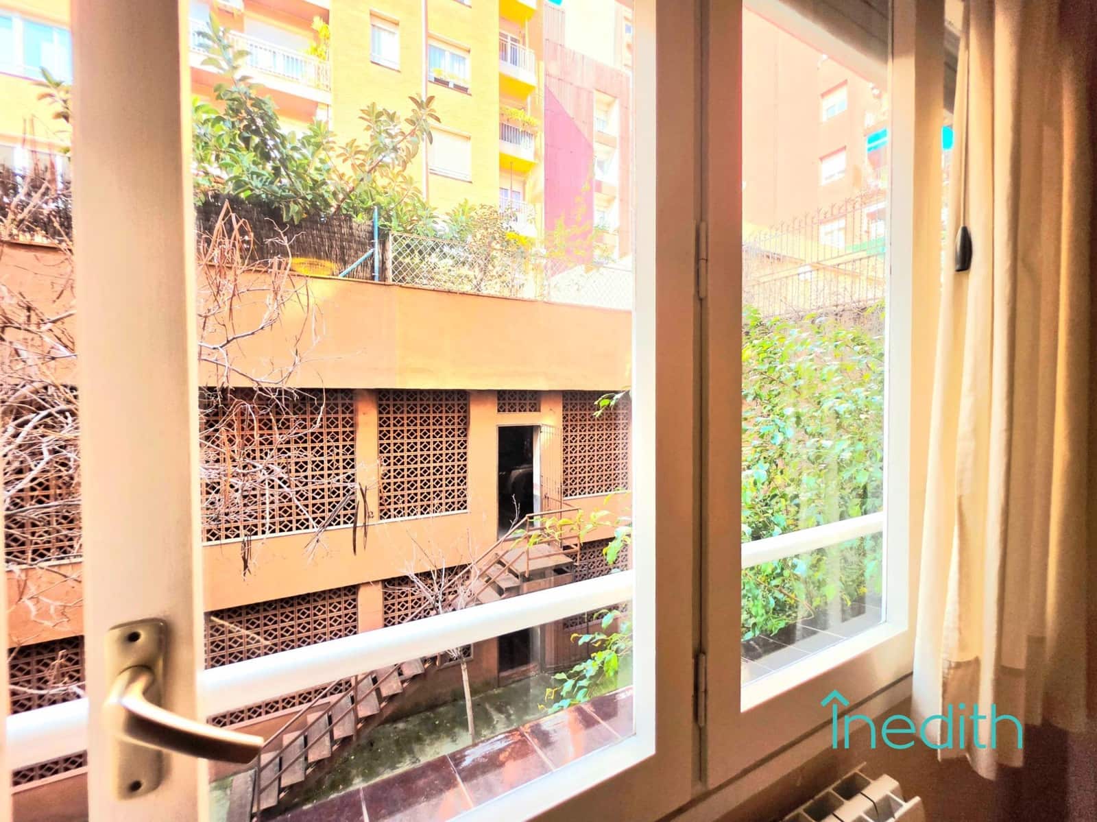 4 bedroom Flat for sale in Barcelona city with garage - € 549,000 (Ref: 9591472)