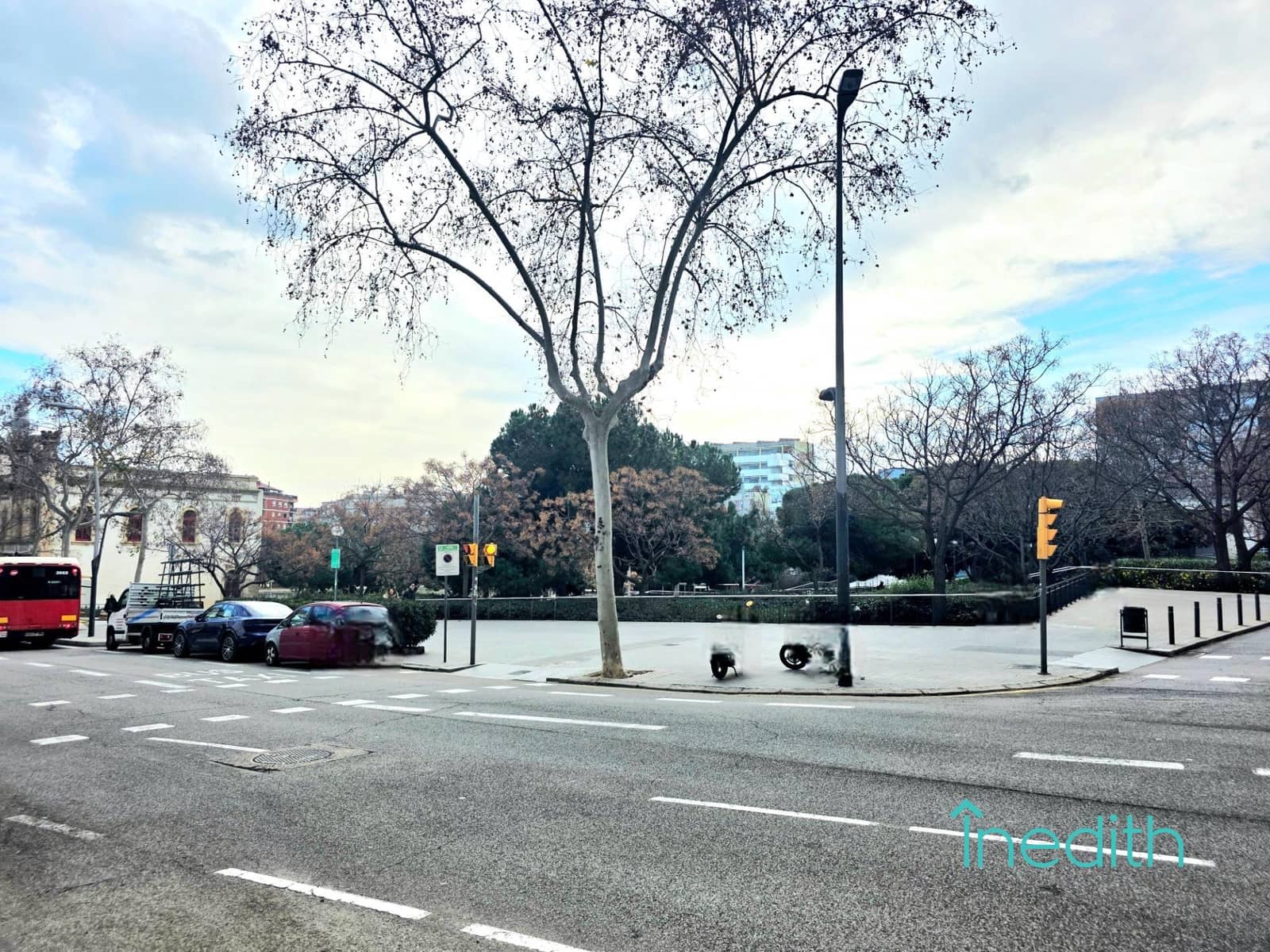 4 bedroom Flat for sale in Barcelona city with garage - € 549,000 (Ref: 9591472)