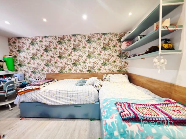 Adosado de 4 habitaciones en Castelldefels en venta con piscina garaje - 750.000 € (Ref: 9591473)