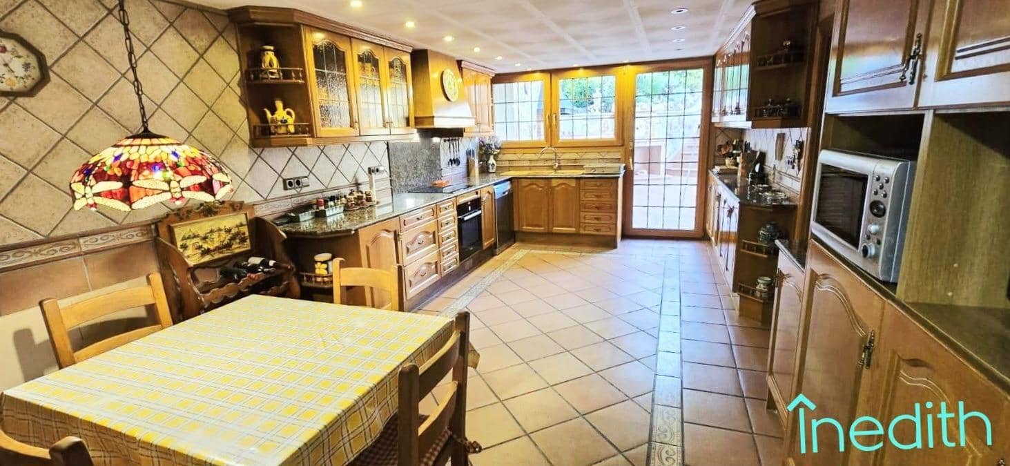 6 bedroom Villa for sale in Castelldefels with pool garage - € 1,725,000 (Ref: 9616026)