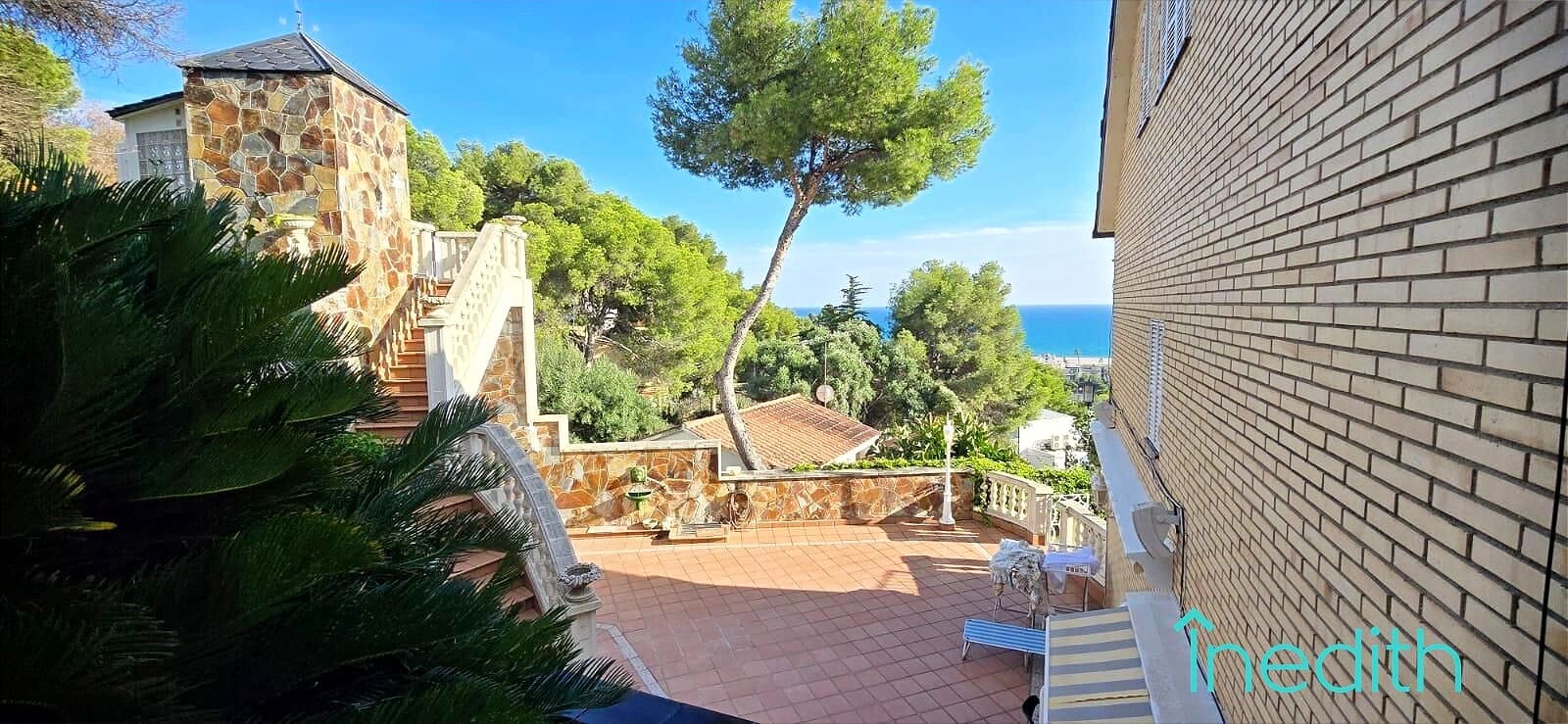 6 bedroom Villa for sale in Castelldefels with pool garage - € 1,725,000 (Ref: 9616026)