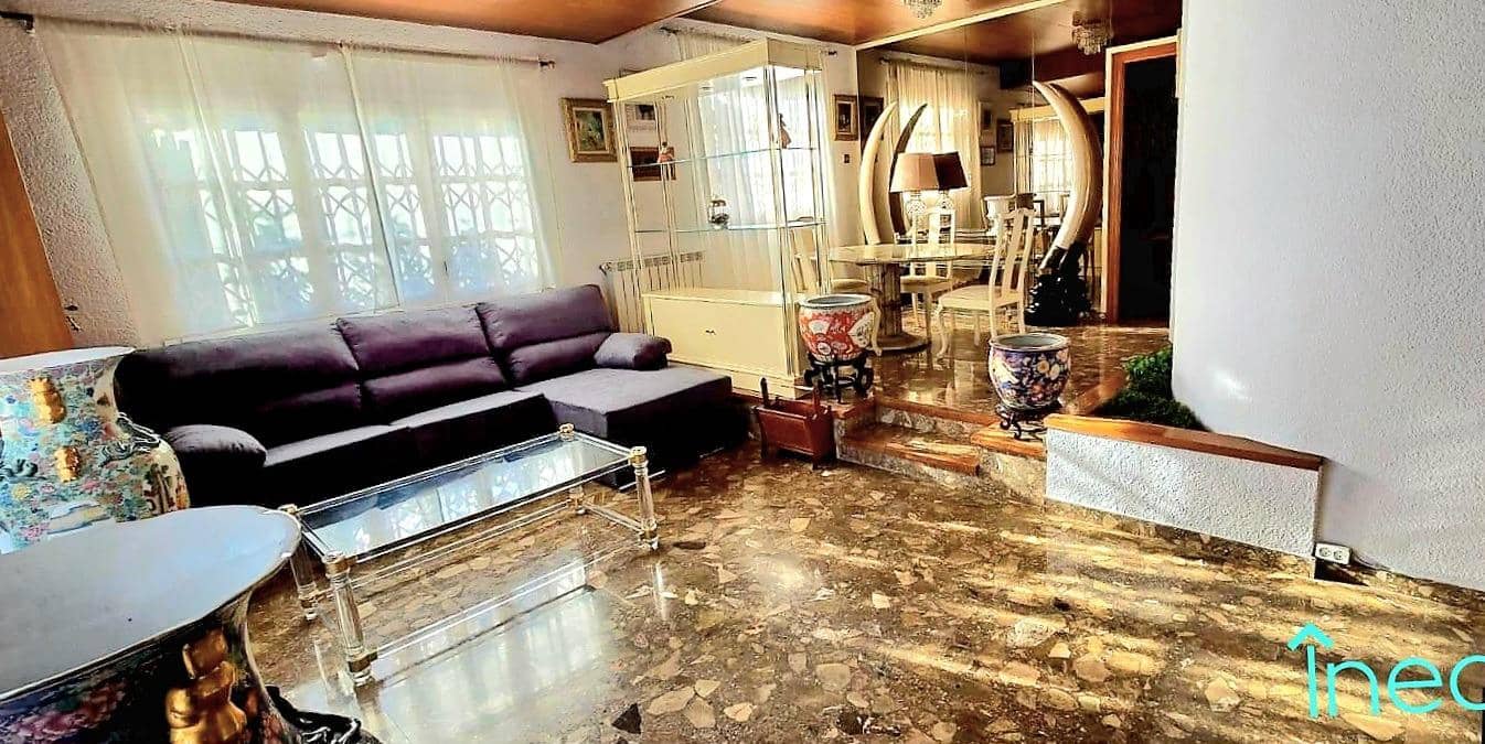 6 bedroom Villa for sale in Castelldefels with pool garage - € 1,725,000 (Ref: 9616026)