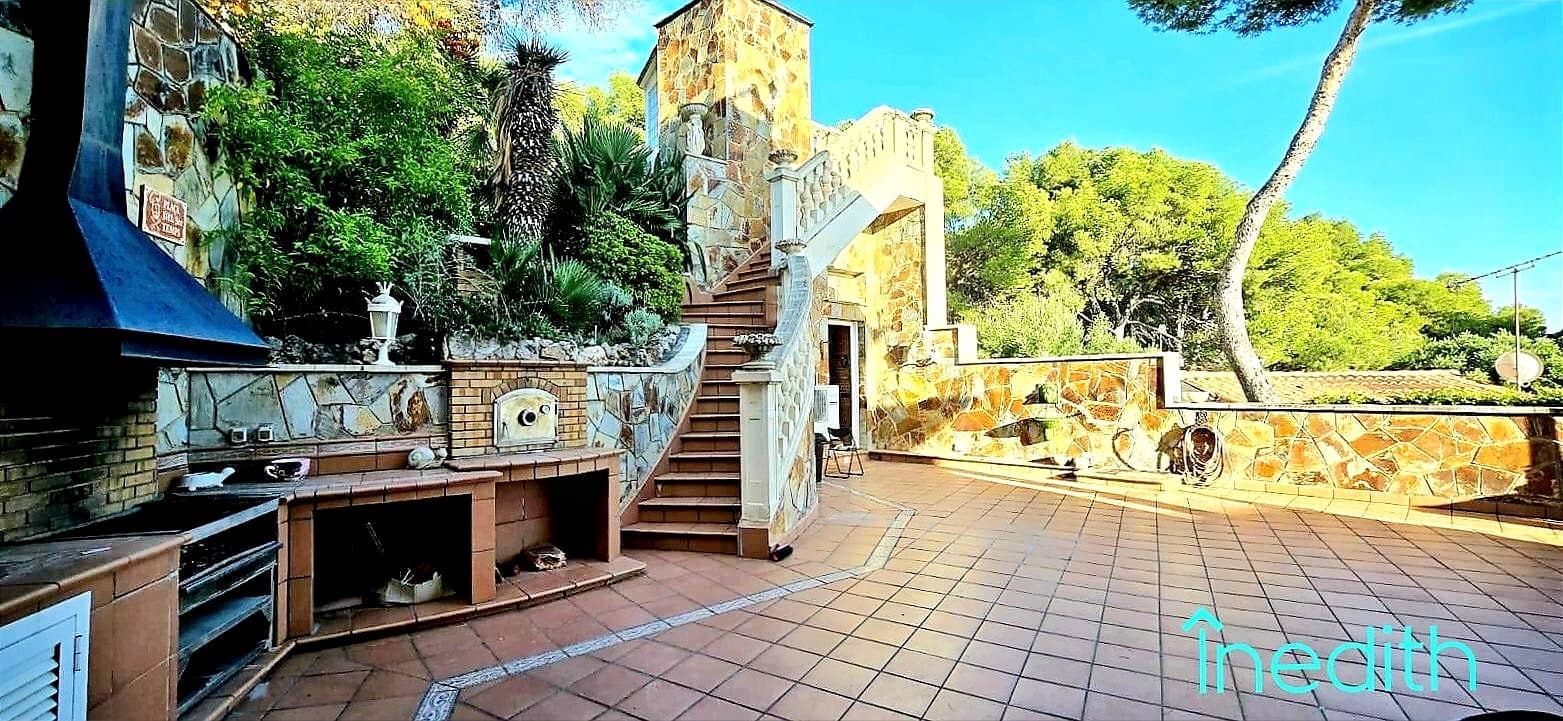 6 bedroom Villa for sale in Castelldefels with pool garage - € 1,725,000 (Ref: 9616026)