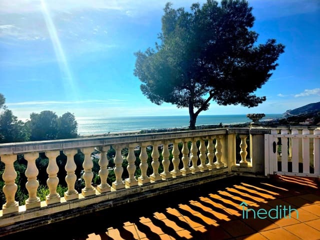 6 bedroom Villa for sale in Castelldefels with pool garage - € 1,725,000 (Ref: 9616026)