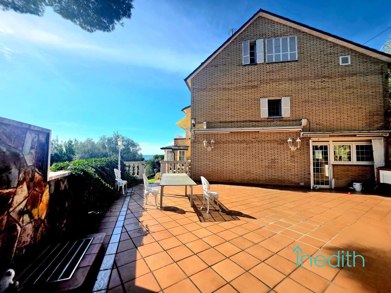 6 bedroom Villa for sale in Castelldefels with pool garage - € 1,725,000 (Ref: 9616026)