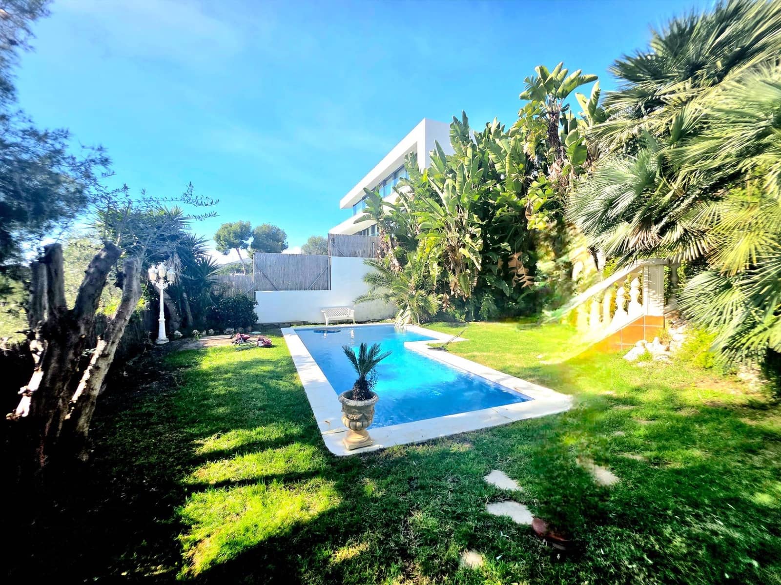 6 bedroom Villa for sale in Castelldefels with pool garage - € 1,725,000 (Ref: 9616026)
