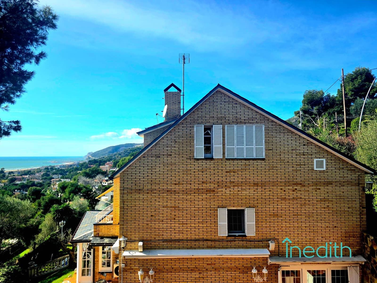 6 bedroom Villa for sale in Castelldefels with pool garage - € 1,725,000 (Ref: 9616026)