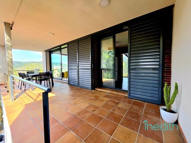 3 makuuhuone Huvila myytävänä paikassa Cubelles mukana 
autotalli - 395 000 € (Ref: 9648344)