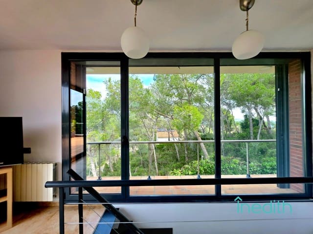 3 makuuhuone Huvila myytävänä paikassa Cubelles mukana 
autotalli - 395 000 € (Ref: 9648344)