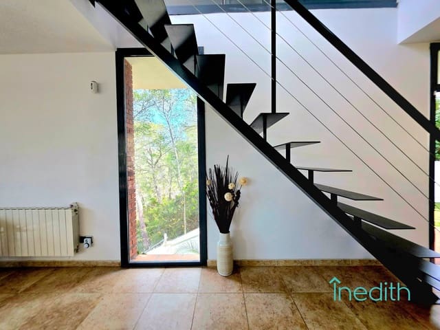 3 makuuhuone Huvila myytävänä paikassa Cubelles mukana 
autotalli - 395 000 € (Ref: 9648344)