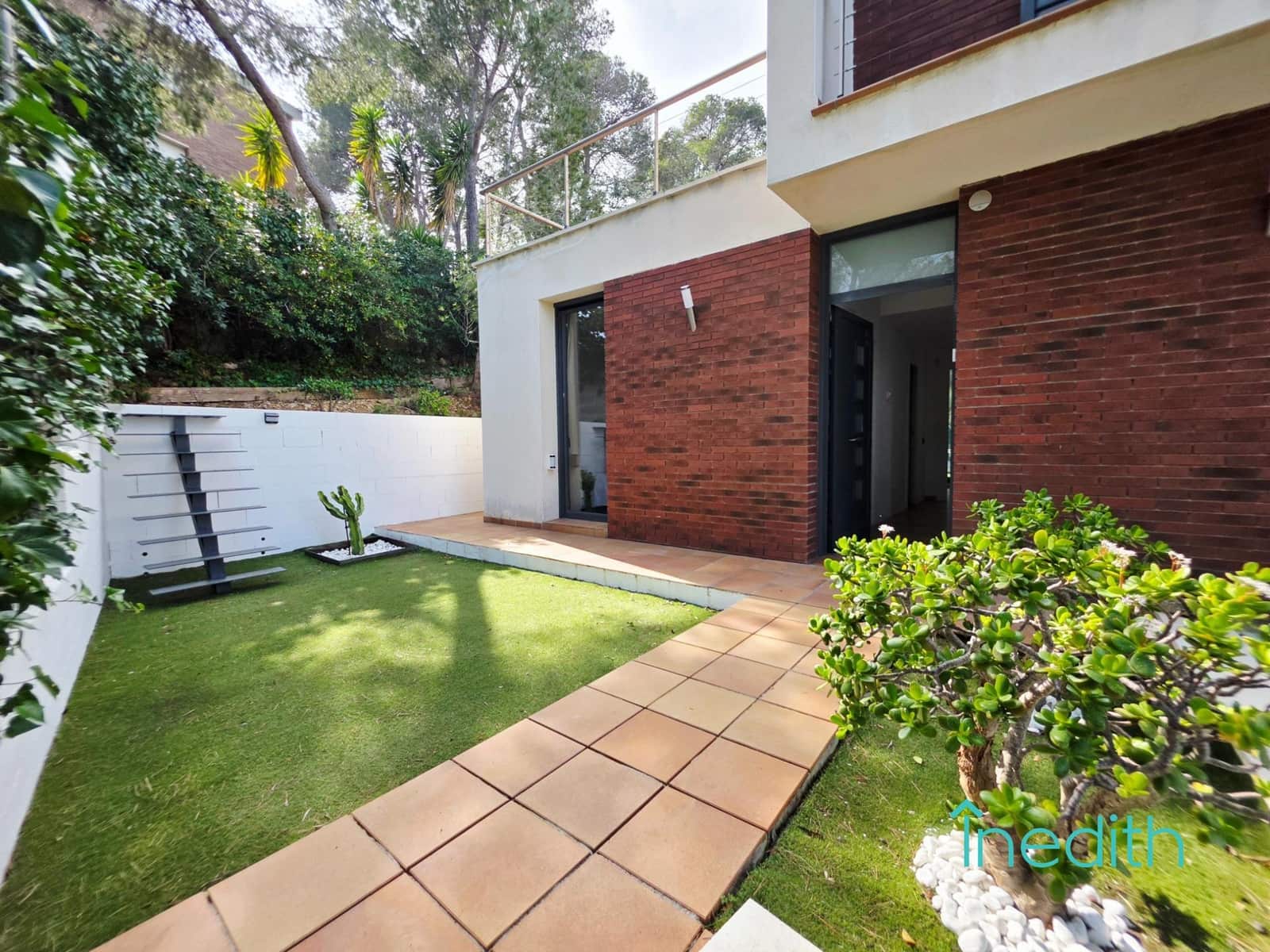 3 makuuhuone Huvila myytävänä paikassa Cubelles mukana 
autotalli - 395 000 € (Ref: 9648344)