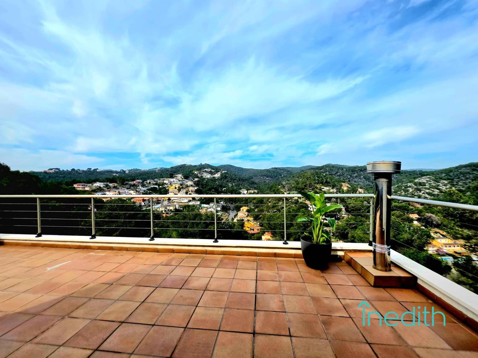 3 makuuhuone Huvila myytävänä paikassa Cubelles mukana 
autotalli - 395 000 € (Ref: 9648344)