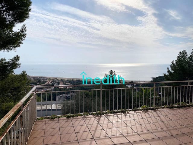 4 bedroom Villa for rent in Castelldefels with pool - € 2,650 (Ref: 9677598)