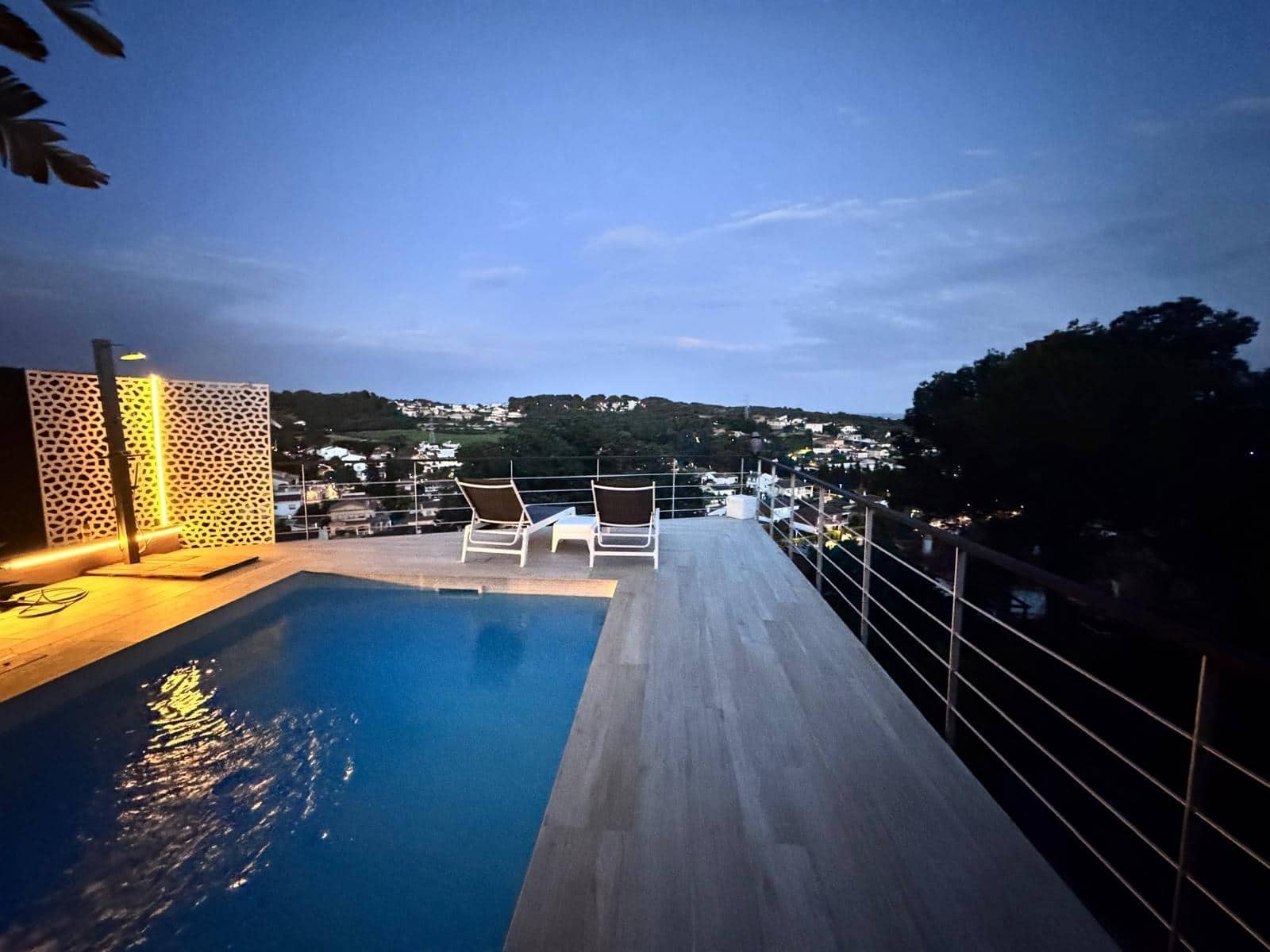 5 makuuhuone Huvila myytävänä paikassa Cubelles mukana uima-altaan 
autotalli - 465 000 € (Ref: 9698908)