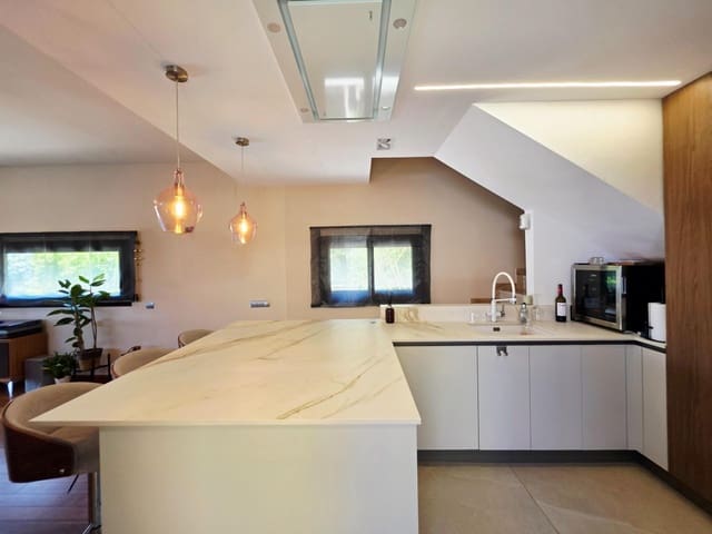 5 soverom Villa til salgs i Cubelles med svømmebasseng garasje - € 465 000 (Ref: 9698908)