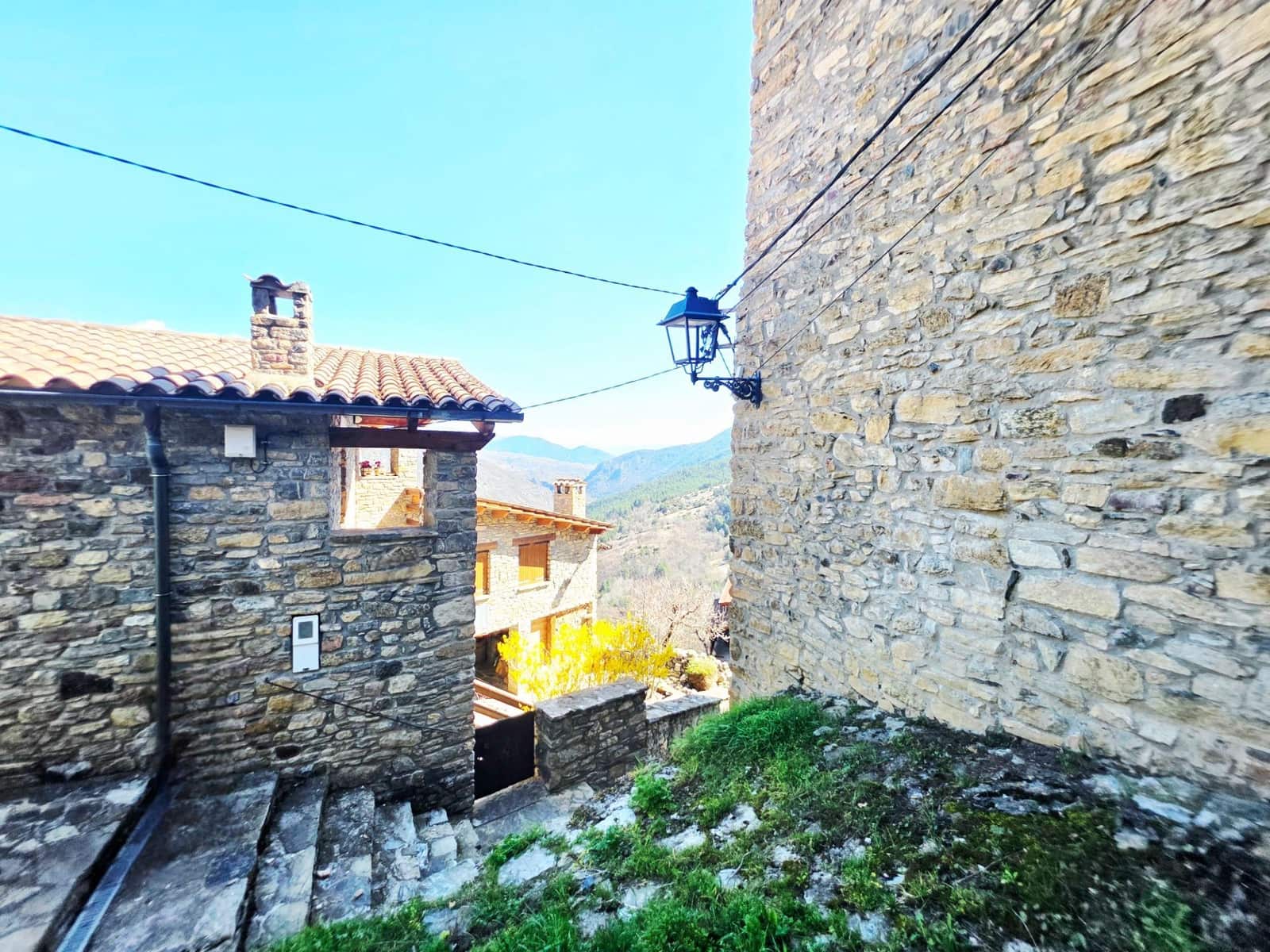 5 soveværelse Semi-Rækkehus til salg i El Pont de Bar - € 395.000 (Ref: 9707556)