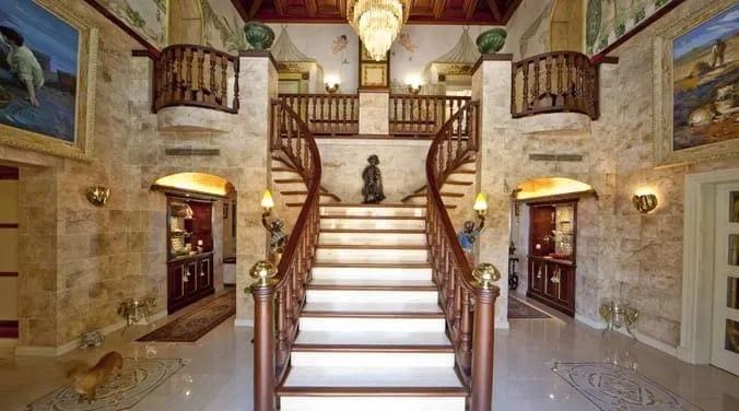 12 slaapkamer Villa te koop in Nueva Andalucia met garage - € 6.000.000 (Ref: 9367656)